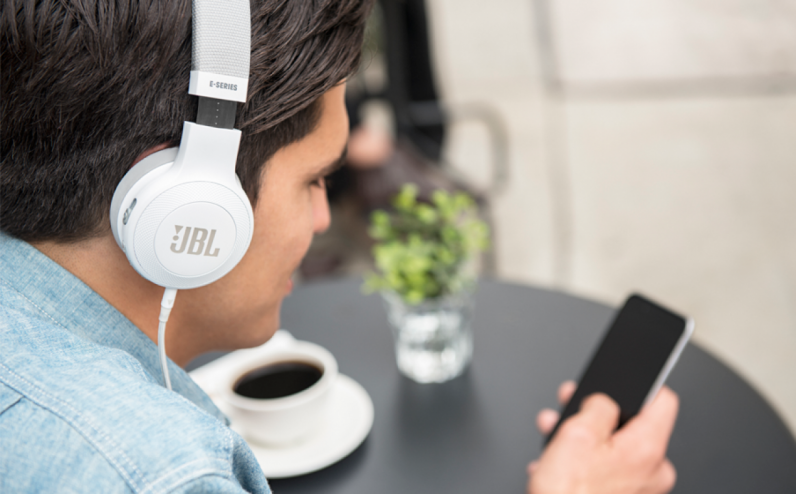banner_on_ear.png